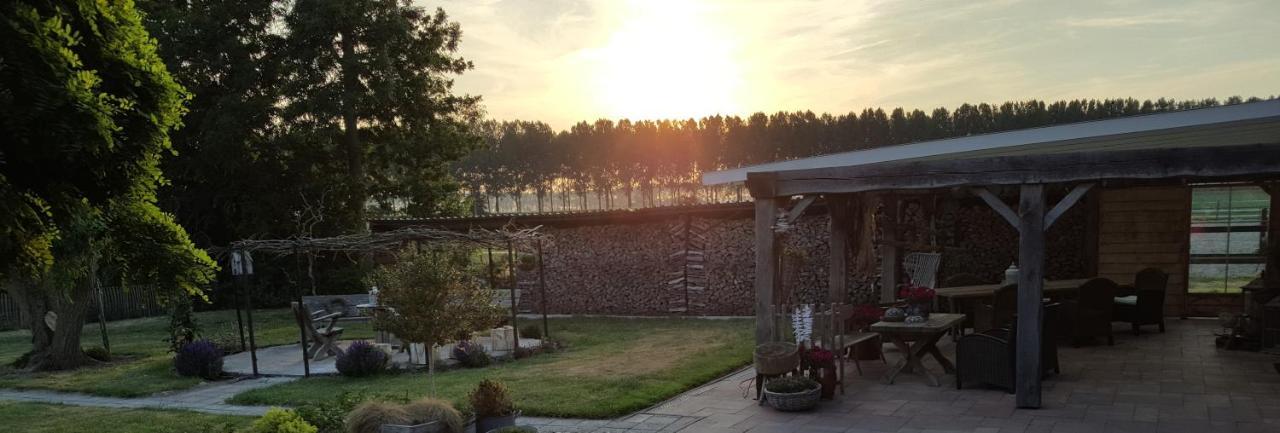 Bed & Breakfast De Kienstee Schoondijke Exterior foto